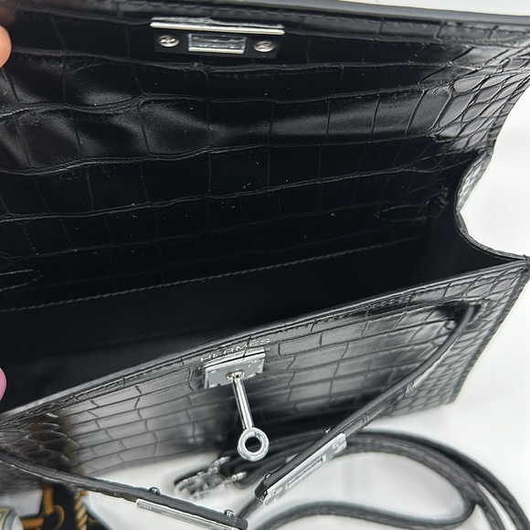 Mini Black Fashion Bag 💞 - Picture 4 of 11